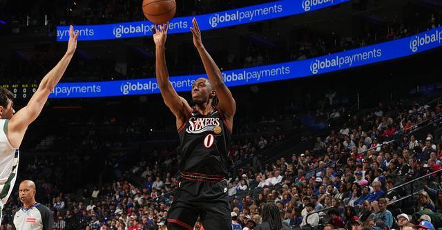 马克西21分莱恩22+10 费城主场大胜雄鹿